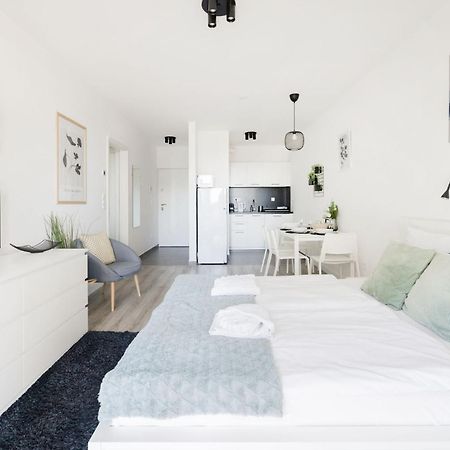 Modern Riverfront Apartment With Free Parking Budapest Exterior foto