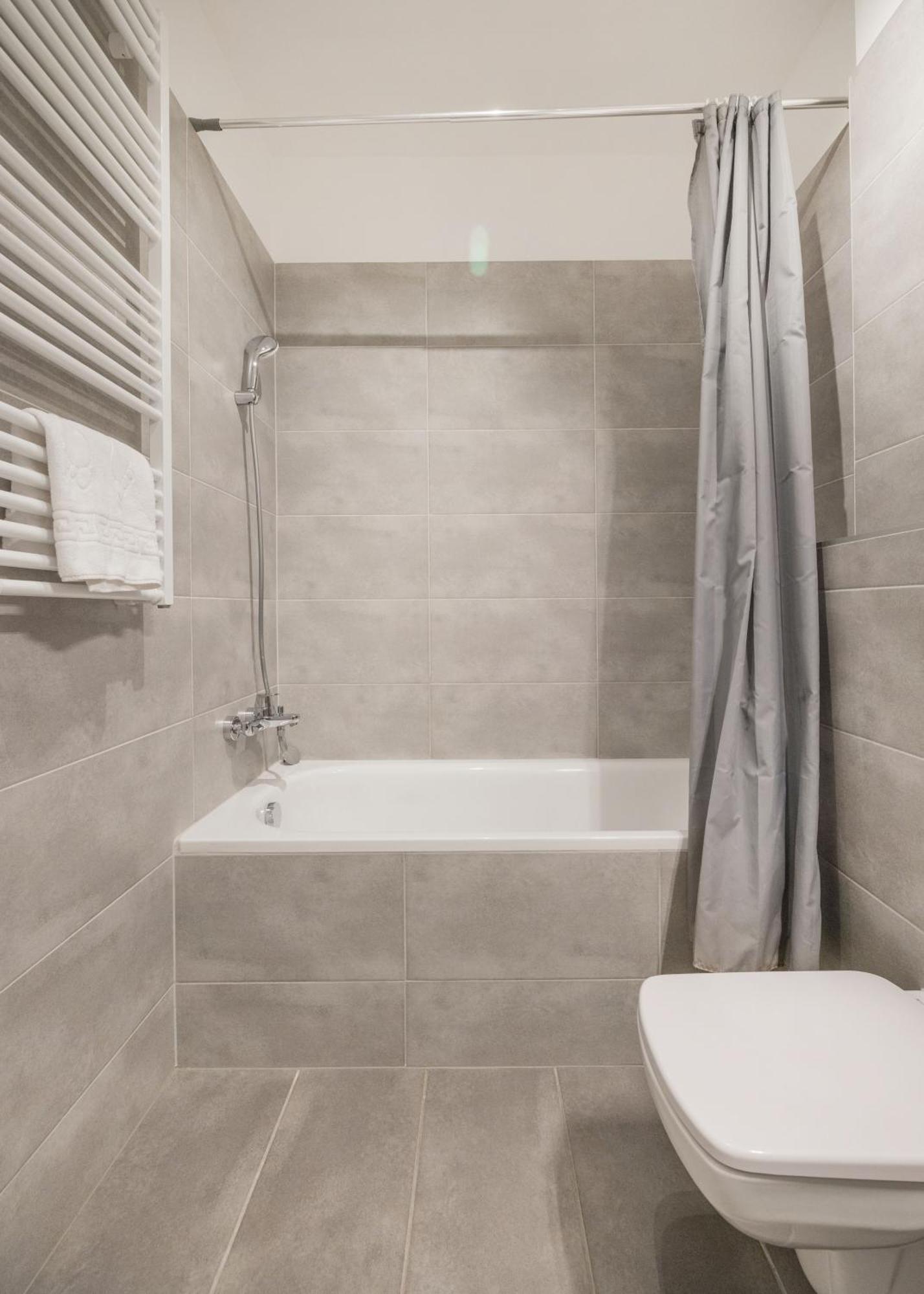 Modern Riverfront Apartment With Free Parking Budapest Exterior foto